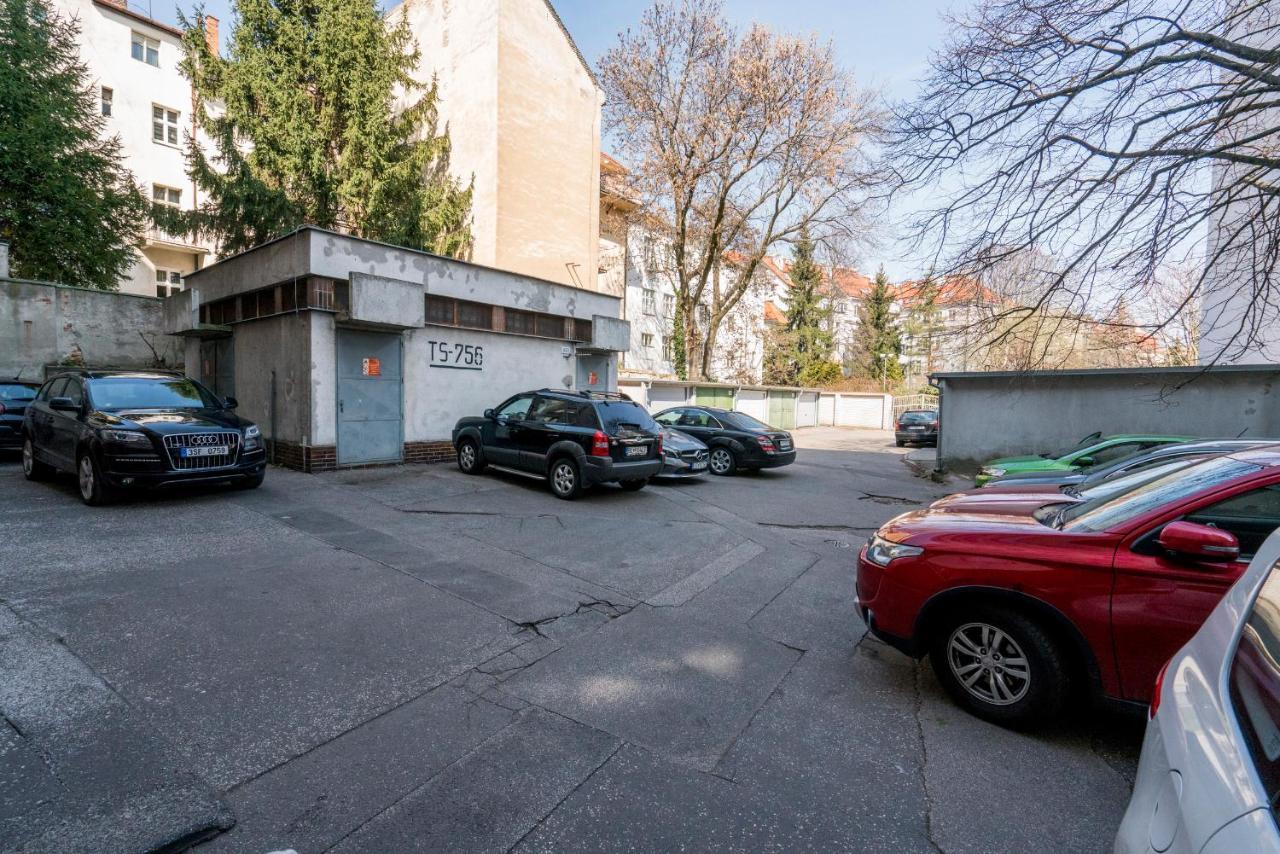 Stylish Centrally Located 1Br Apartment With Parking Bratislava Buitenkant foto